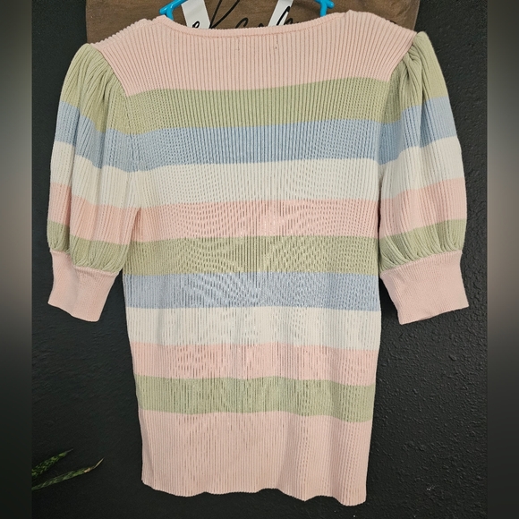 Tahari colorful top 🚈👚 - Picture 2 of 6